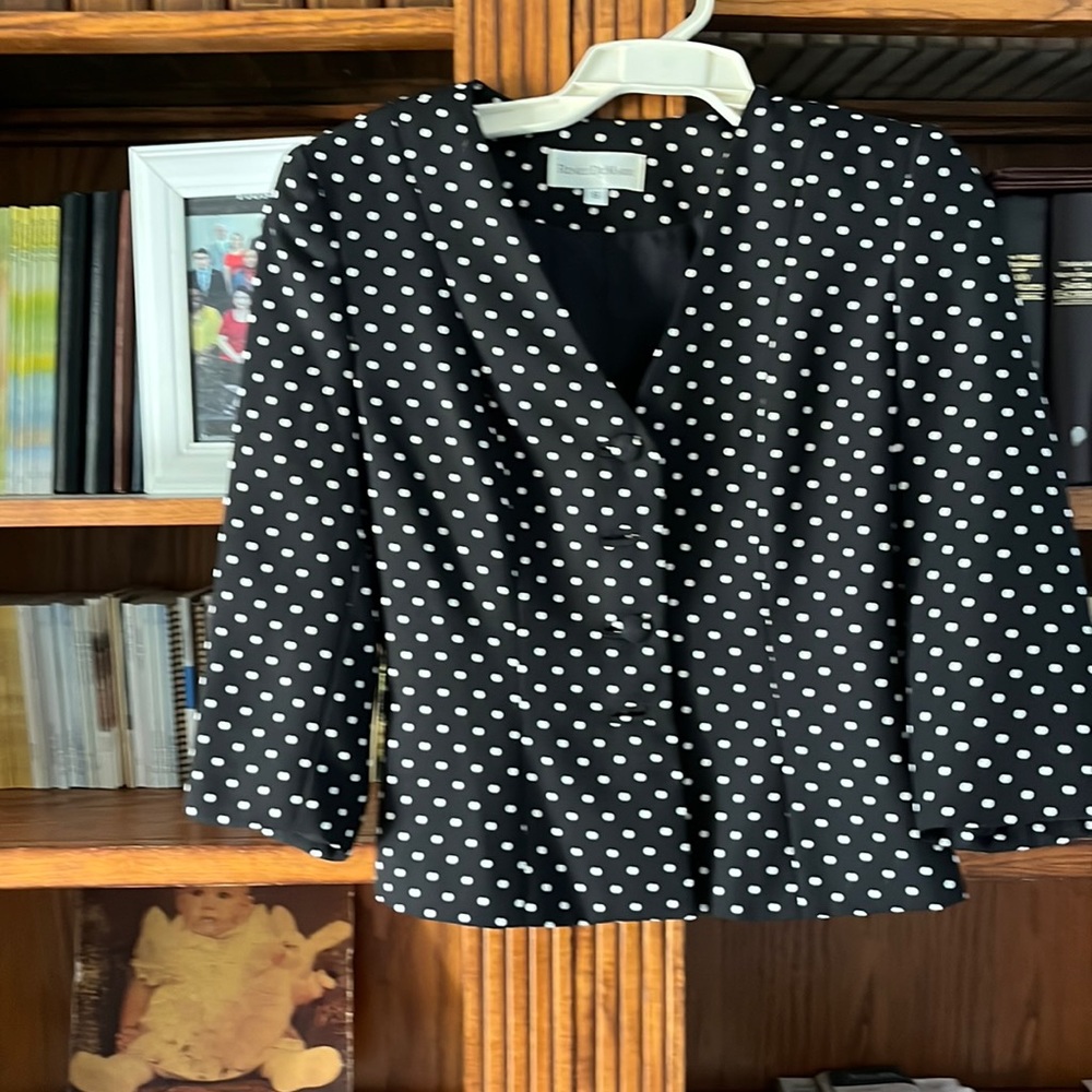Black and white blazer size 6